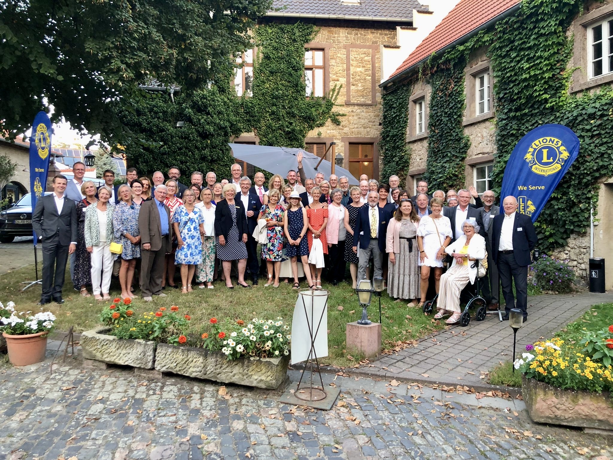 Gruppenbild mit Freunden