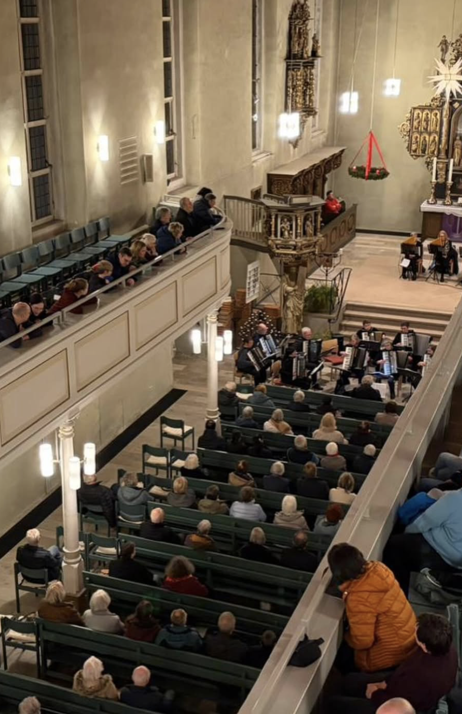 Blick von oben in die Kirche