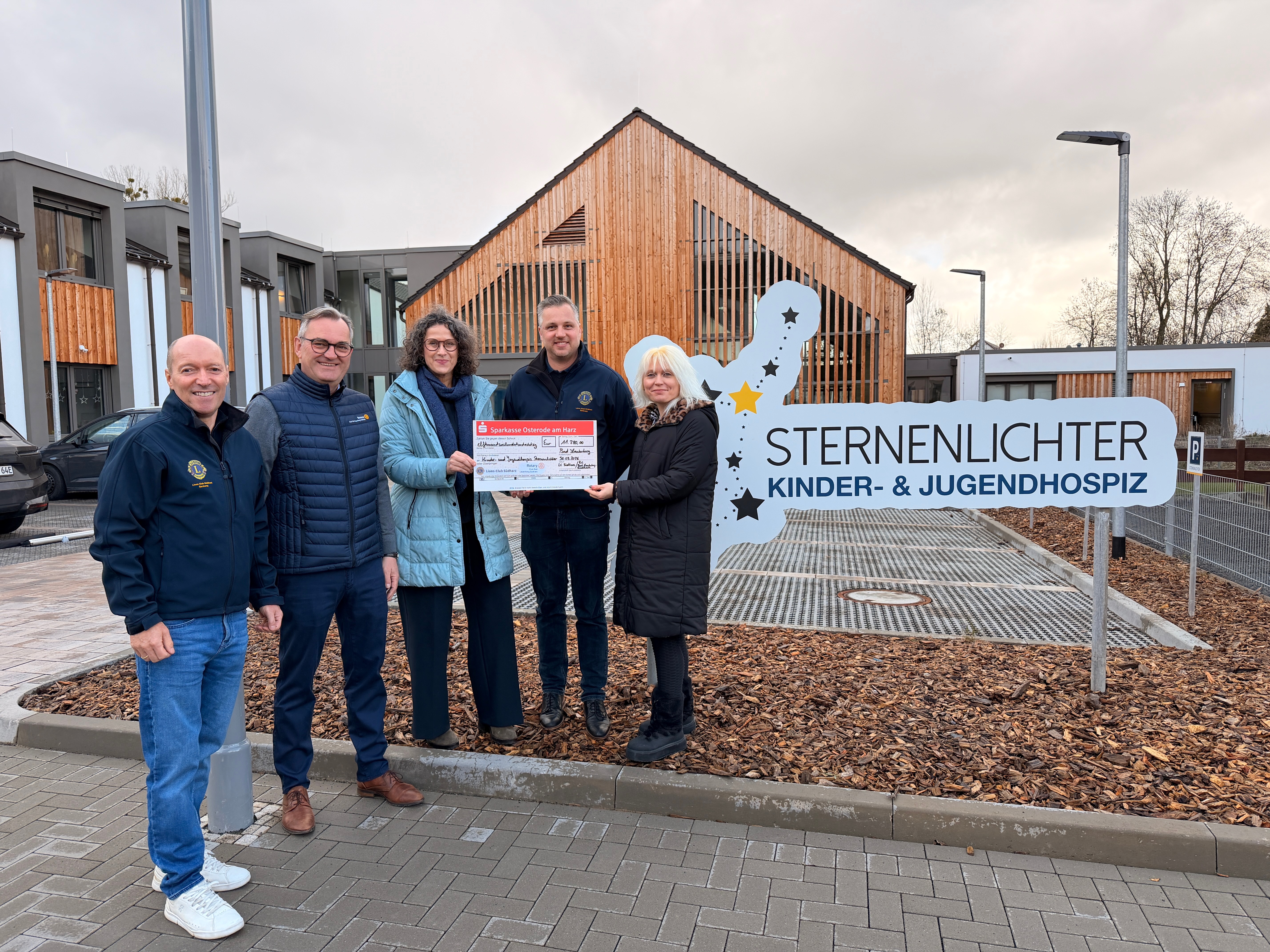 Spendenübergabe Sternenlichter